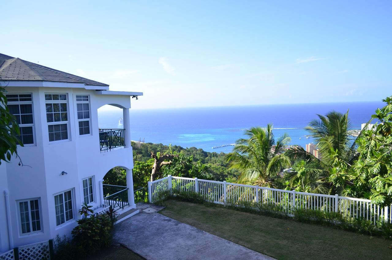 Pink Rock Inn Bed And Breakfast Ocho Rios Bagian luar foto