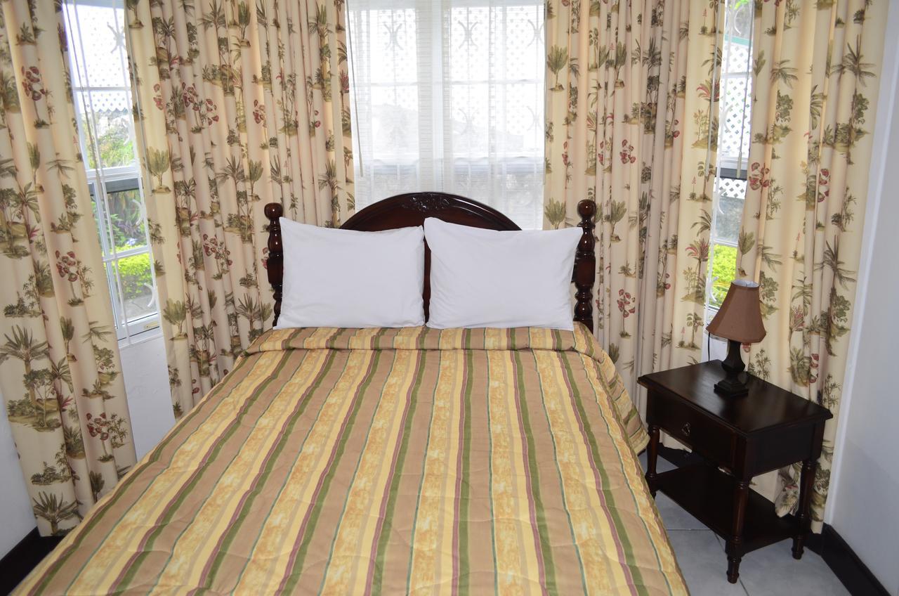 Pink Rock Inn Bed And Breakfast Ocho Rios Bagian luar foto