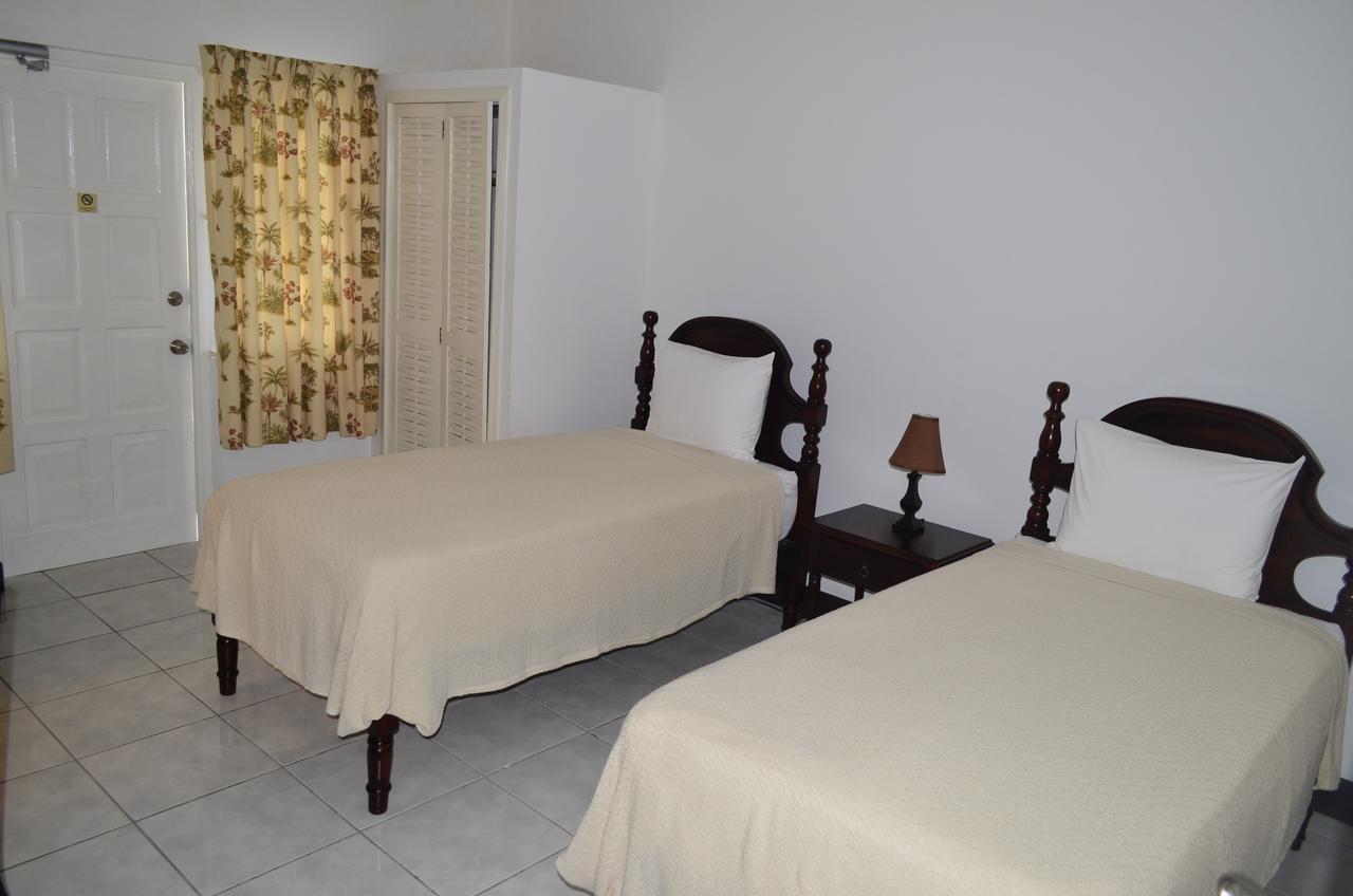 Pink Rock Inn Bed And Breakfast Ocho Rios Bagian luar foto