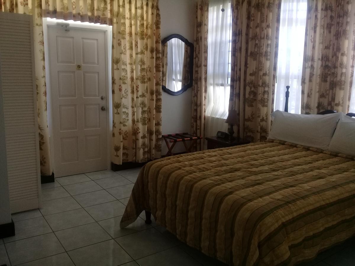 Pink Rock Inn Bed And Breakfast Ocho Rios Bagian luar foto